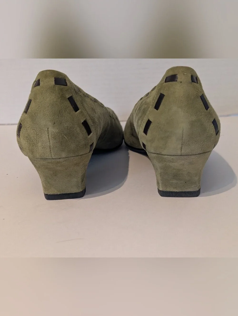 Van Eli Green Suede Pumps Sz. 10M